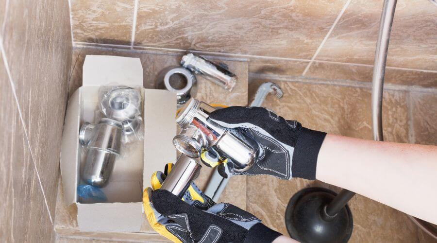 Professional gutter cleaning in Annapolis, CA